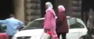 Copertina di Attentati Parigi, ragazze musulmane aggredite a Bologna: “Insulti, sputi e velo strappato. E’ come il post 11 settembre”