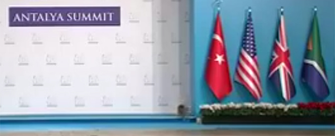 Copertina di G20 ad Antalya, tre gatti si intrufolano al vertice turco e rubano la scena ai leader