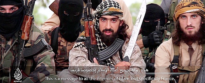 Copertina di Servizio Pubblico, un anno fa l’Isis annunciava: “Combattete in Francia, terrorizzateli”