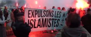 Copertina di Attentati Parigi, folla respinge intolleranti anti-Islam a Lille. Polizia deve intervenire