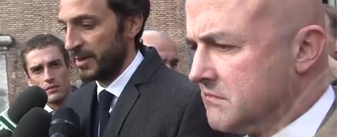 Copertina di Vatileaks, prima udienza per Nuzzi e Fittipaldi: “Processo kafkiano, ogni diritto di difesa leso. Da Italia silenzio assordante”