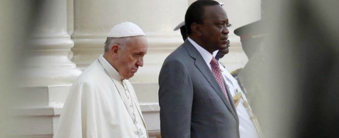 Copertina di Papa Francesco in Africa ai leader delle altre religioni: “Mai Dio per giustificare la violenza” (FOTO)