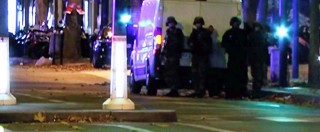 Copertina di Attentati Parigi, polizia tedesca ferma un 39enne algerino: “Ha parlato di terrore in Francia prima di venerdì”