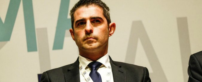 Parma, Federico Pizzarotti indagato: “Parleranno i fatti. Solidarietà da sindaci M5s. Direttorio? Non mi ha chiamato”