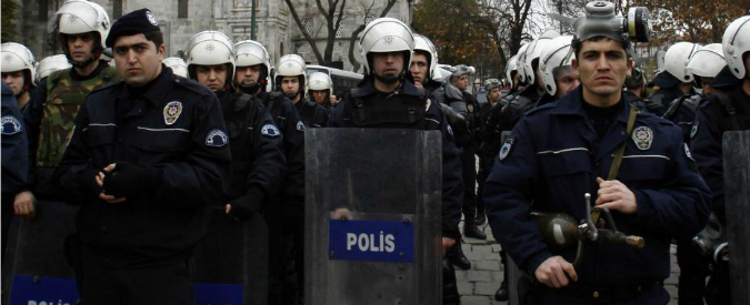 Attentati Parigi, arrestato in Turchia il basista belga. “Ha fatto sopralluoghi nelle zone degli attacchi”