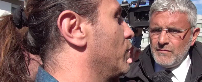 Copertina di Mafia Capitale, Povia si presenta in tribunale per promuovere coi cronisti il suo ultimo disco