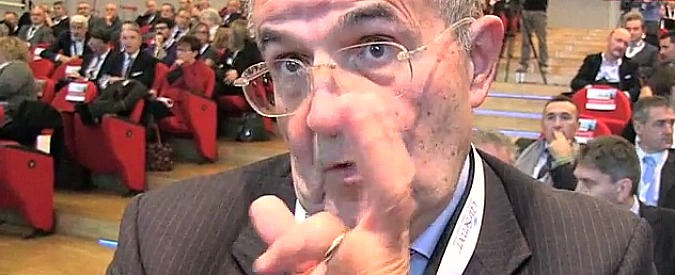 Copertina di Isis, Prodi non capisce: “Perché non bombardano i pozzi di petrolio? Sanno dove sono”