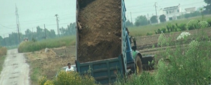 Copertina di Forestale Brindisi, 5 arresti: soldi, mozzarelle e ricariche in cambio di informazioni per smaltire illegalmente i rifiuti