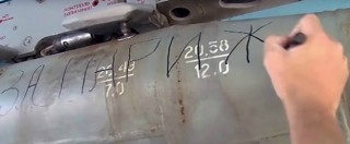 “Per Parigi”, piloti russi scrivono dediche di morte sulle bombe per i raid in Siria (FOTO)