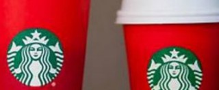 Copertina di Starbucks, via le renne dalle tazze natalizie. Donald Trump: “Odiano il Natale, li boicotto”