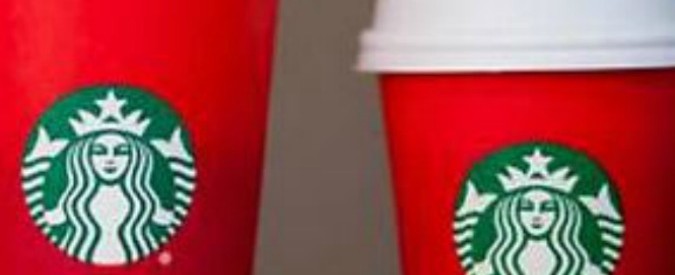 Starbucks, via le renne dalle tazze natalizie. Donald Trump: “Odiano il Natale, li boicotto”