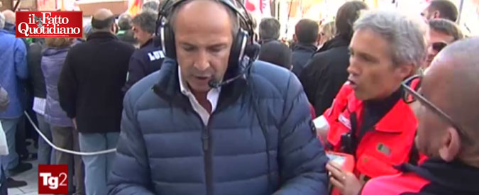 Copertina di Bologna, malore di un manifestante: ma inviato del Tg2 non si sposta per i soccorsi