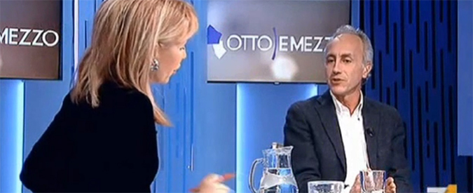 Copertina di Travaglio: “Bene che Renzi escluda guerra, ma è ambiguo coi paesi finanziatori dell’Isis”