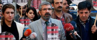 Copertina di Turchia, ucciso il capo degli avvocati curdi: scontri a Istanbul. Erdogan: “Giusta la nostra lotta contro il terrorismo”