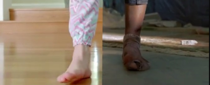 Copertina di Cosa significa svegliarsi in Siria e in un Paese occidentale? Il confronto tra due famiglie nel video di Amnesty