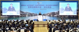 Copertina di Internet, la conferenza mondiale ancora in Cina. Xi Jinping rivendica la “sovranità sulla rete”. E il Nyt viene escluso