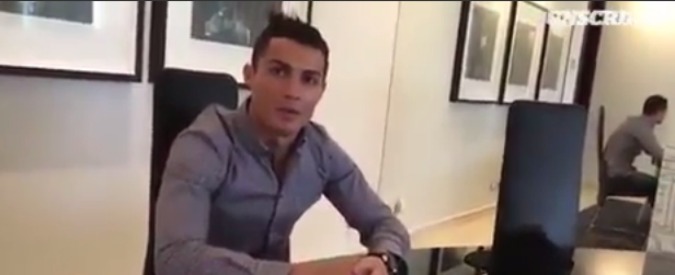 Copertina di Cristiano Ronaldo mostra la sua villa di Madrid costata 7 milioni di dolllari. E augura buon Natale ai fan