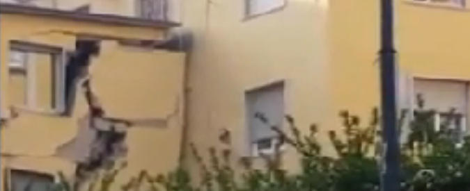 Copertina di Università “Federico II” di Napoli, crollano edifici di Veterinaria. Il video delle palazzine che si sgretolano