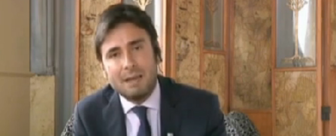 Copertina di Salva banche, Di Battista: ‘Chiamatelo ammazza-risparmiatori. Moretti e Benigni non s’indignano?”