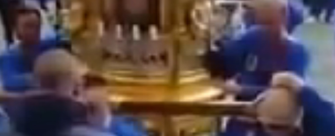 Copertina di Mafia, doppio inchino davanti a casa del boss nella processione di Paternò