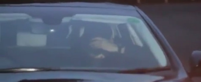 Copertina di Chelsea, Mourinho esonerato: esce incappucciato dal suo ultimo allenamento