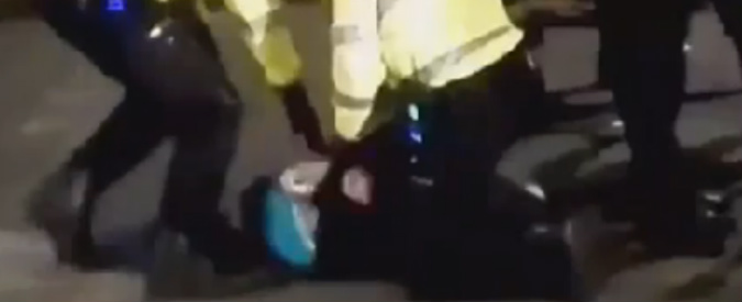 Copertina di Calcio, Lestienne ammanettato in strada dalla polizia: l’ex Genoa coinvolto in una rissa in Olanda