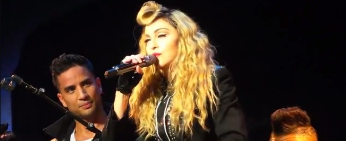 Madonna, fan fischiano per il ritardo al concerto. E lei: “Chiudete quella cazzo di bocca”