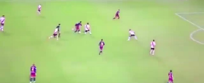 Copertina di Mondiale club, super Neymar: dribbling come se fosse un giocatore alla Playstation