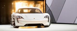 Copertina di Porsche, addio superbonus e più lavoro: il piano d’austerità per finanziare l’elettrica