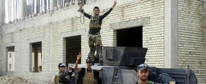 Copertina di Isis, l’esercito iracheno entra a Ramadi: ecco cosa resta della città liberata