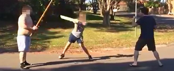 Copertina di Legnate in faccia, la rissa tra parenti fa il giro del web. Due minorenni denunciati in Australia