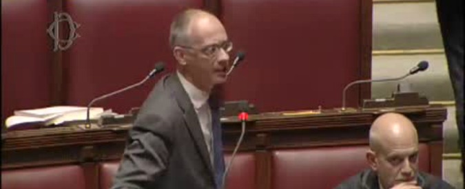 Copertina di Simonetti (Lega Nord) vs Boldrini: “Grazie signor presidente”. ”Se io sono signore, lei è la deputata”