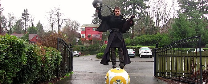 Copertina di Star Wars, quando la forza è troppo potente. Kylo Ren in equilibrio con la cornamusa sputa fuoco