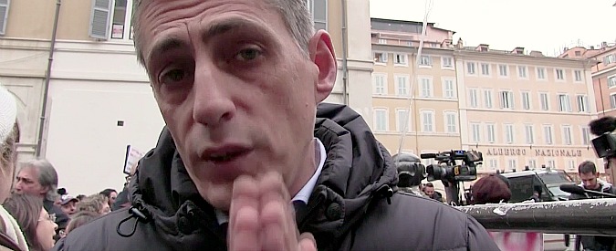 Copertina di Salva banche, M5S in piazza: “Politica incapace o complice. A rischio due istituti veneti”