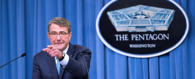 Isis, capo Pentagono: “Siamo in guerra, non abbiamo contenuto jihadisti”. Usa pronti a inviare in Iraq elicotteri Apache