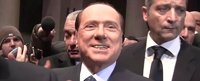 Copertina di Berlusconi dimentica Gelli e difende la democrazia: “Renzi illegittimo, elezioni”