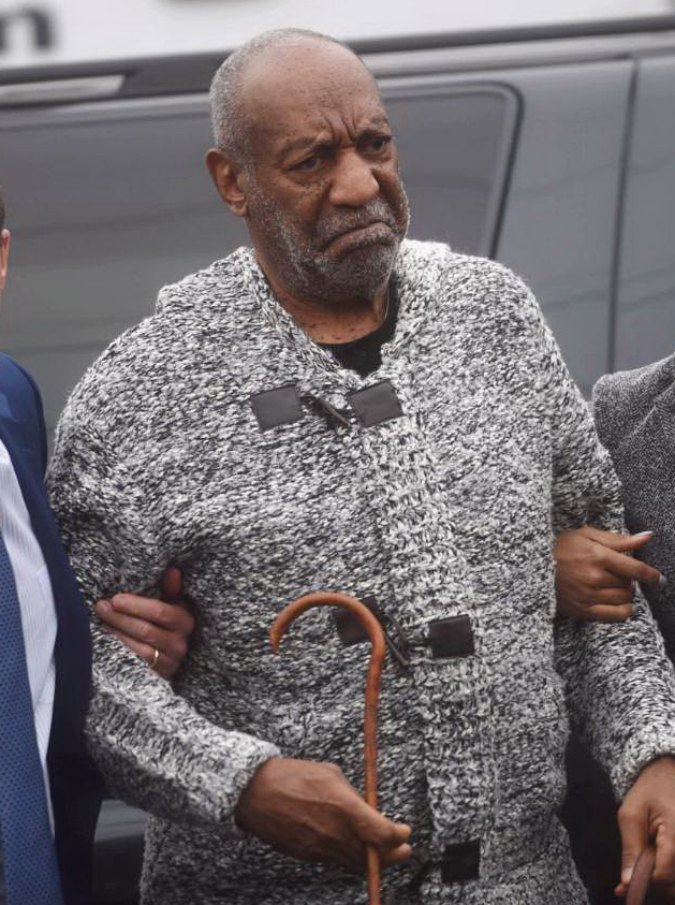 Bill Cosby a processo per violenza sessuale. Con lui in tribunale anche “Rudy” (FOTO)