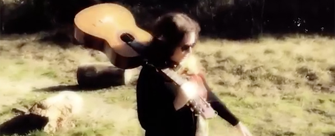 Copertina di Docente precaria diventa di ruolo dopo 29 anni. E compone la “Bossanova do tempo indeterminado”