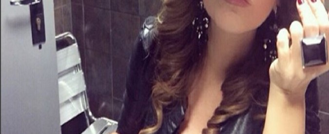 Cristina D’Avena in posa sexy su Instagram e il web l’acclama: #puffale
