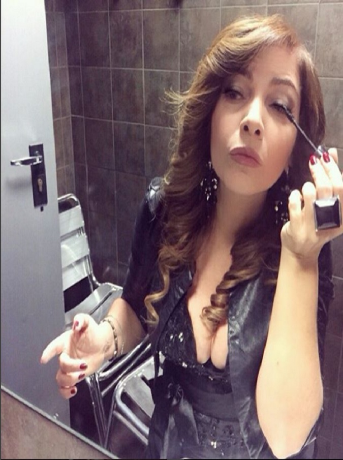 Cristina D’Avena in posa sexy su Instagram e il web l’acclama: #puffale