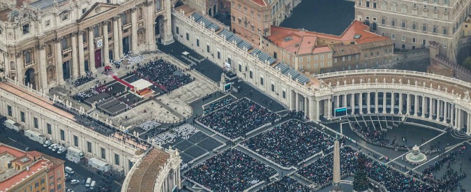 Copertina di Giubileo della Misericordia: il Vaticano, Piazza San Pietro e Roma nelle foto aeree della Polizia di Stato