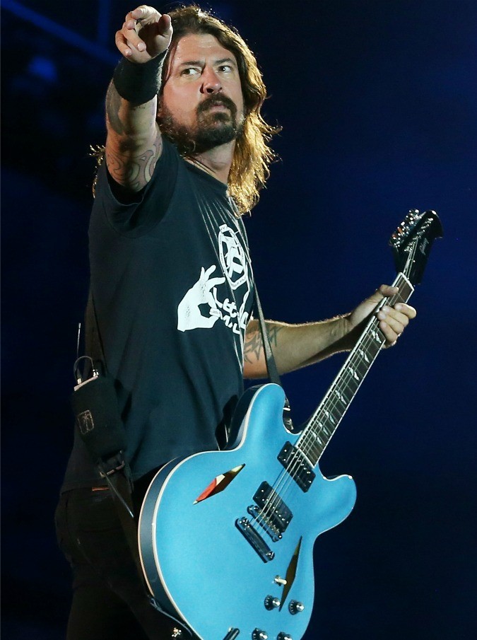 Dave Grohl sfida i Muppets alla batteria: l’indiavolato pupazzo batterà il leader dei Foo Fighters? Dave Grohl sfida i Muppets alla batteria: l’indiavolato pupazzo batterà il leader dei Foo Fighters?