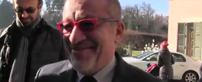 Copertina di Minacce di Berlusconi a Maroni: “Io ricattato? Non facciamo ridere”