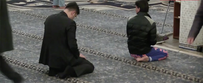 Copertina di Isis, vox alla Moschea di Roma: “Sbagliato bombardare la Siria. Stop a vendita armi”