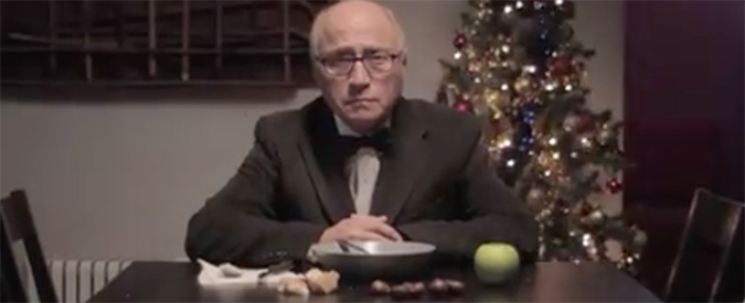 Natale: dopo lo spot che ha commosso il web, da Napoli arriva la parodia del nonno tedesco