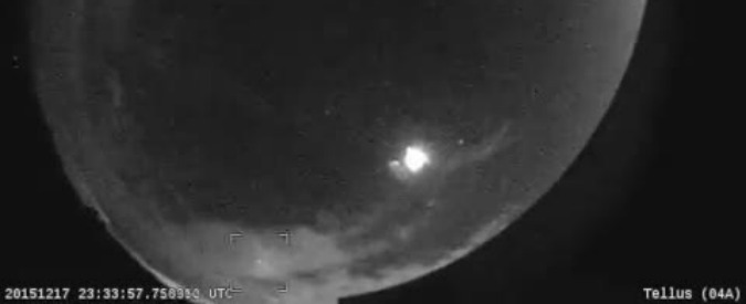 Copertina di Nasa, la corsa della palla di fuoco diretta ad alta velocità sulla Terra