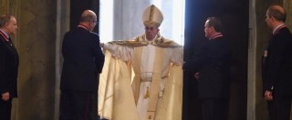 Giubileo 2015, Papa Francesco apre la Porta santa. Incontro con Ratzinger in una piazza San Pietro blindata (FOTO-VIDEO)
