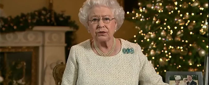 Copertina di Regno Unito, nel discorso di Natale la regina cita Giovanni: “Luce trionferà su tenebre”