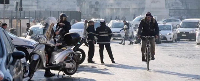 Copertina di Emergenza inquinamento, primo giorno di targhe alterne a Roma
