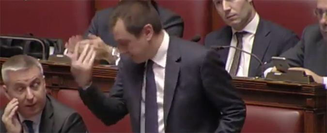 Copertina di Banca Etruria, Rosato (Pd) vs M5S: “Mozione sfiducia sarà boomerang”. E gli scappa un “vaffa”